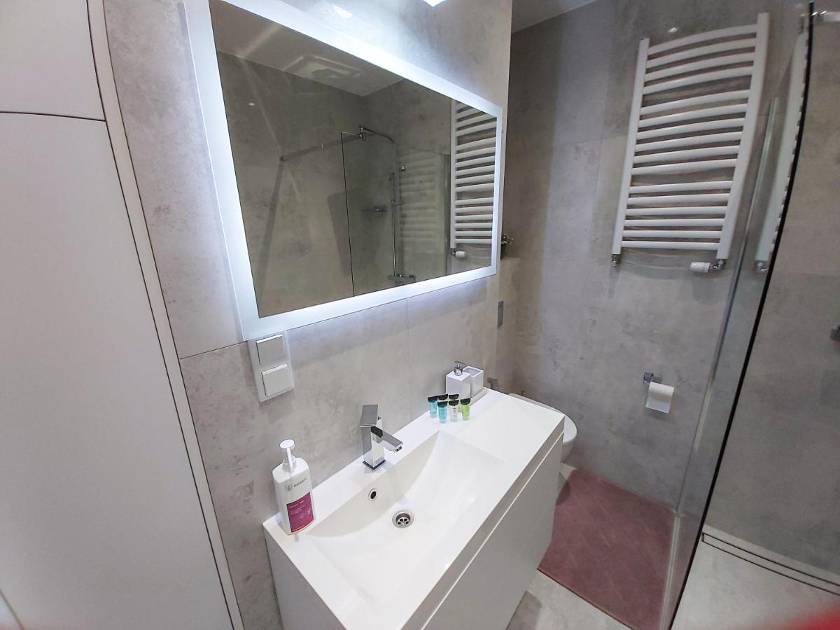 Apartament Bella Rosa Z Podziemnym Parkingiem Kielce Exteriör bild