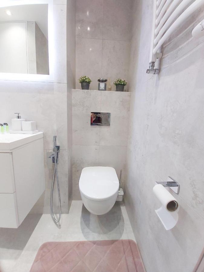 Apartament Bella Rosa Z Podziemnym Parkingiem Kielce Exteriör bild